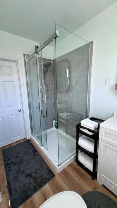 Near The Falls Two Bedroom - 5 Min Walk To Clifton Niagara Falls Luaran gambar