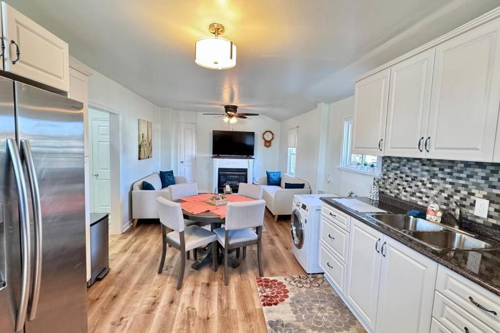 Near The Falls Two Bedroom - 5 Min Walk To Clifton Niagara Falls Luaran gambar